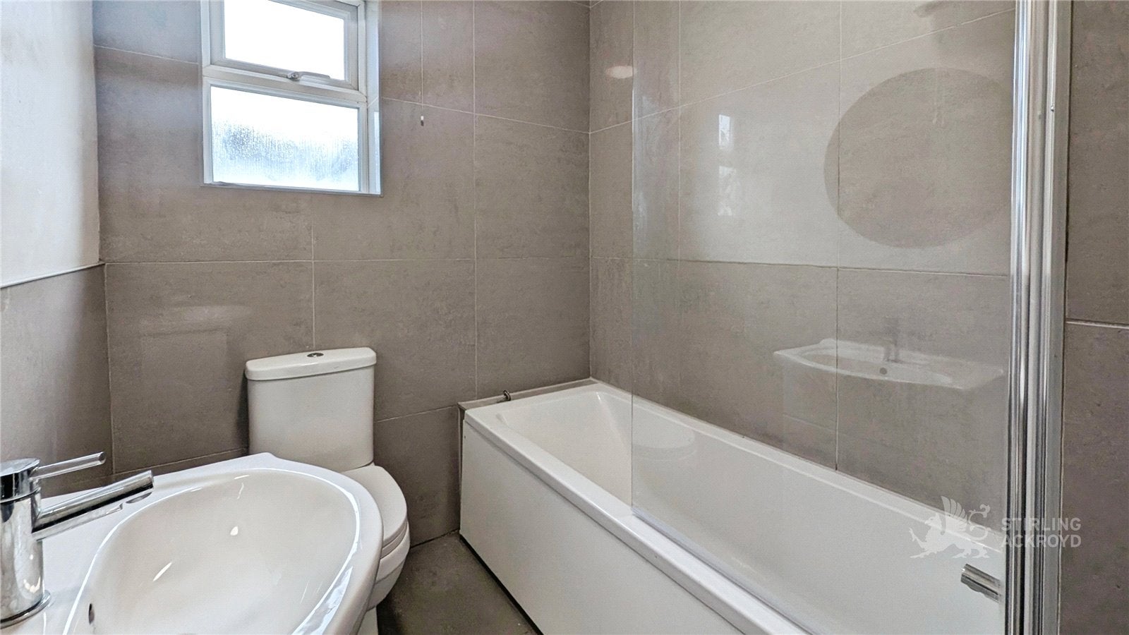 Flat Clarence Road in Greater London