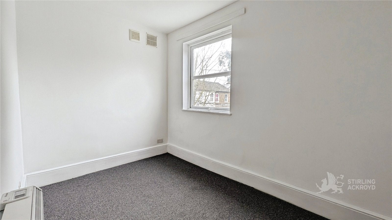 Flat Clarence Road in Greater London