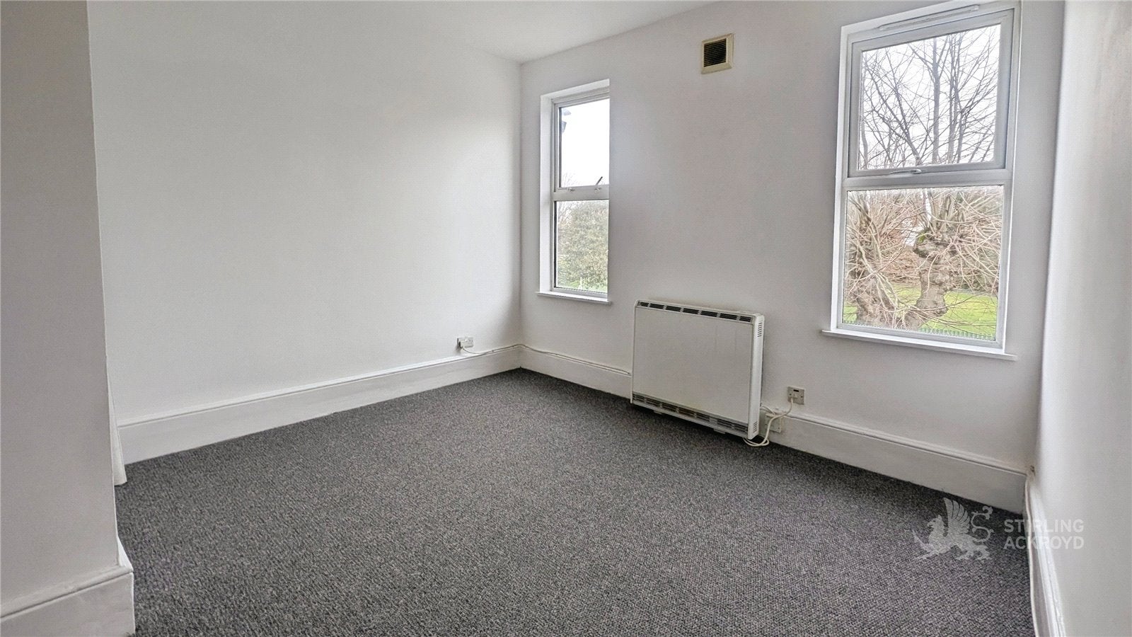 Flat Clarence Road in Greater London