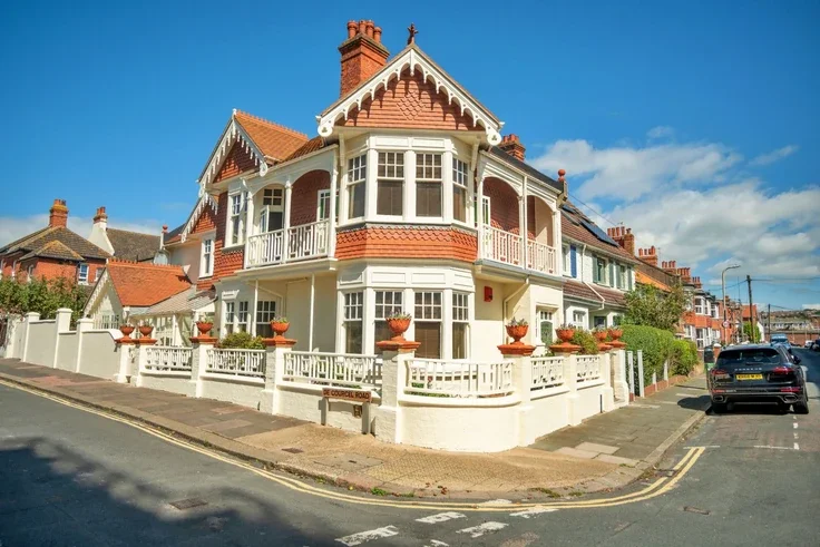 Room De Courcel Road in Brighton