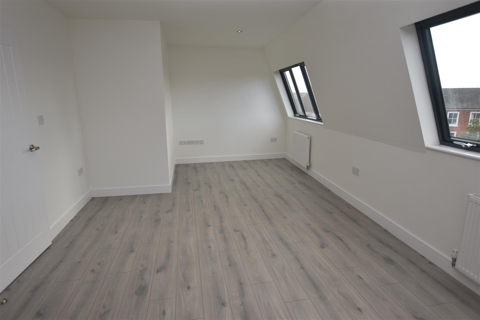 Flat Bromyard Terrace in Worcester