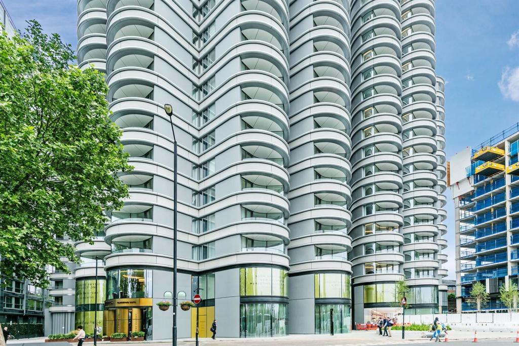 Flat Albert Embankment in Greater London