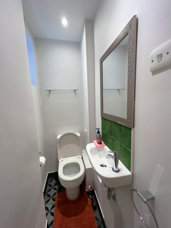 Room Esher Gardens in Greater London