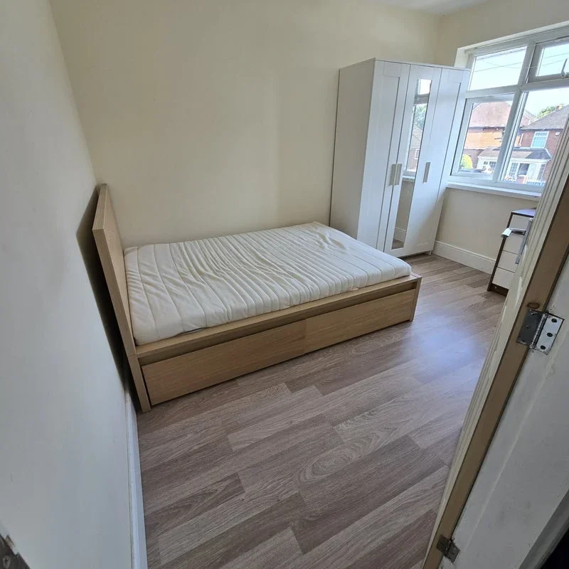 Room Ormonde Avenue in Salford