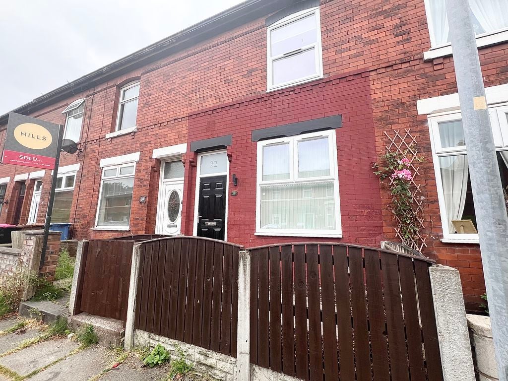 House Woodfield Grove in Salford
