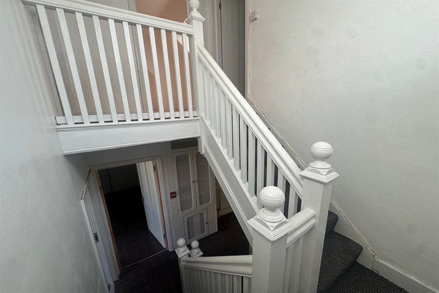 Flat Mayfield Road in Greater London