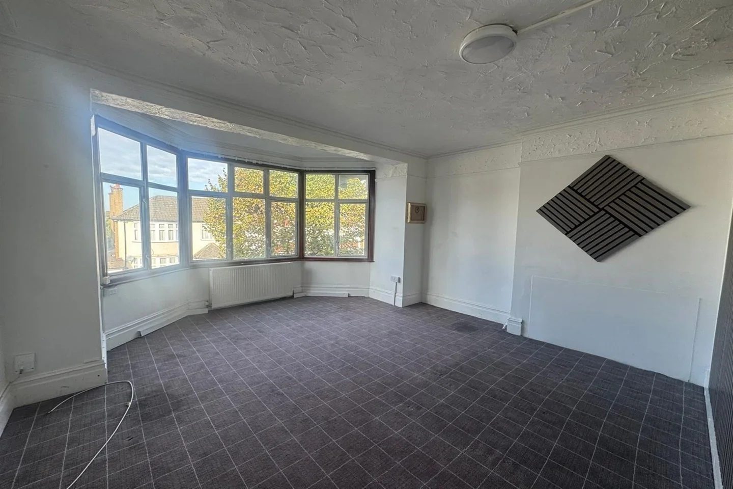 Flat Mayfield Road in Greater London