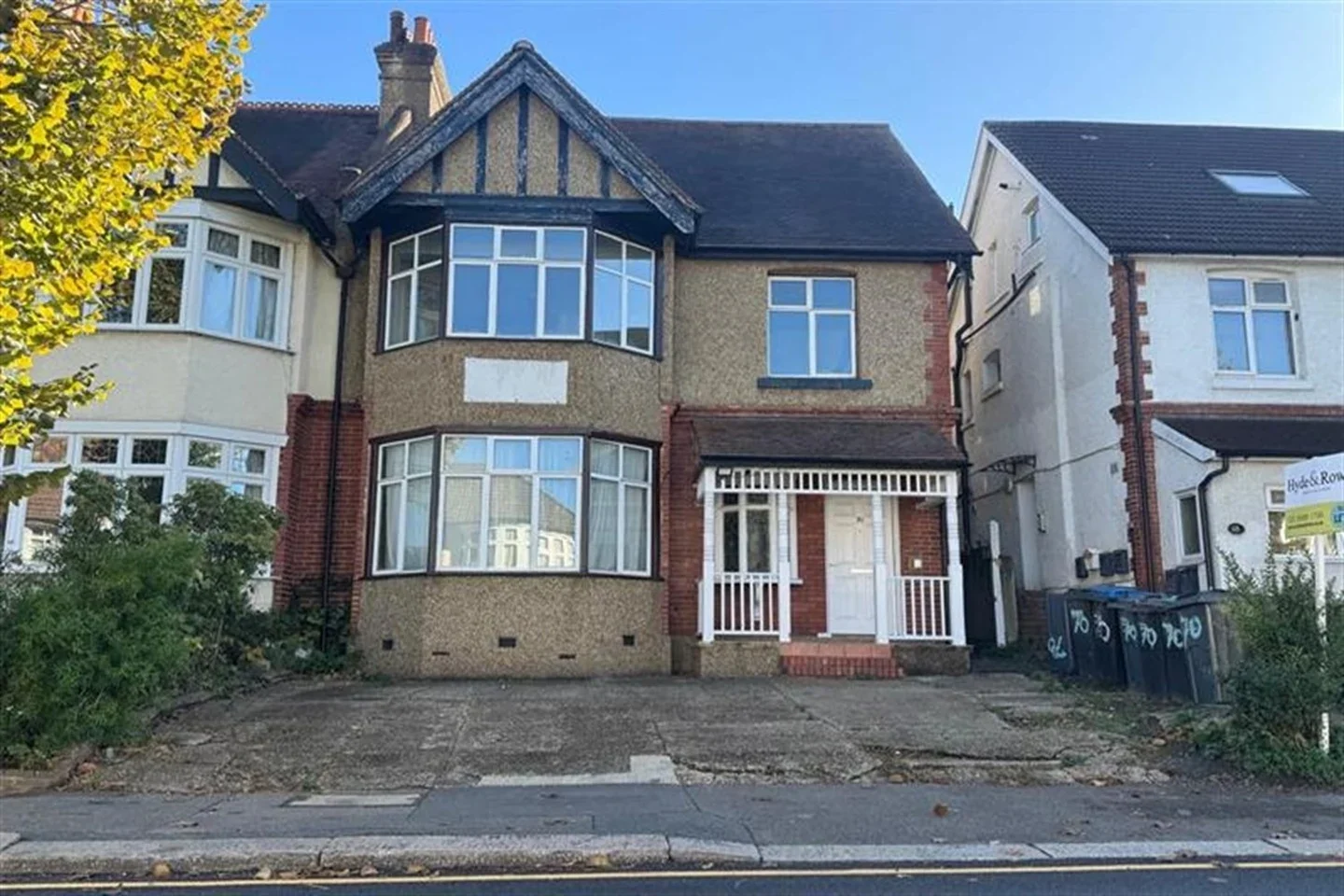 Flat Mayfield Road in Greater London