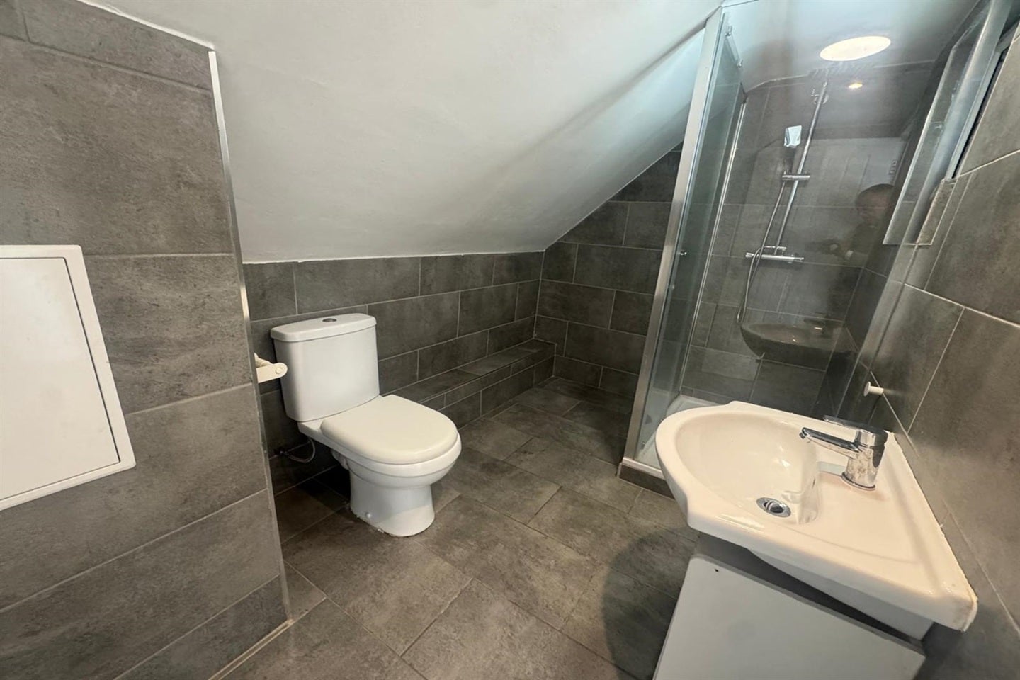 Flat Mayfield Road in Greater London