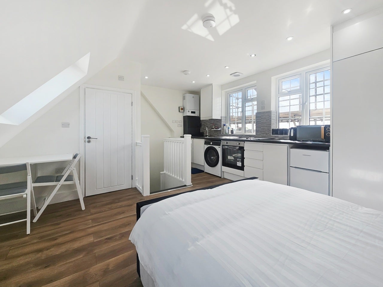 Flat Ealing Road in Greater London