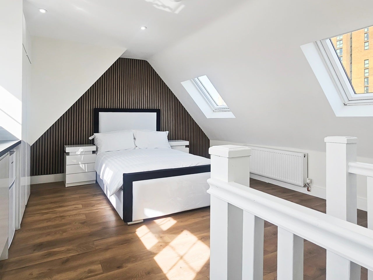 Flat Ealing Road in Greater London