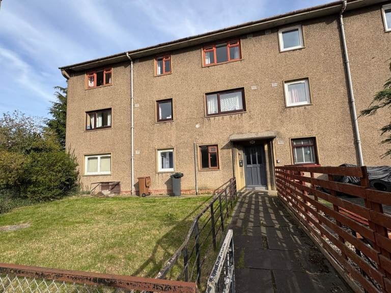 Flat Wester Drylaw Drive in City of Edinburgh