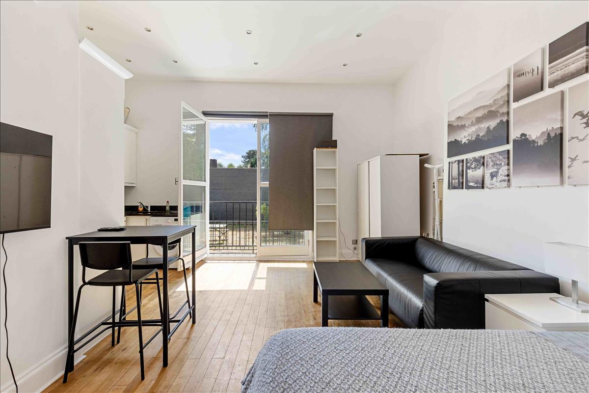 Flat Fairlawn Park in Greater London