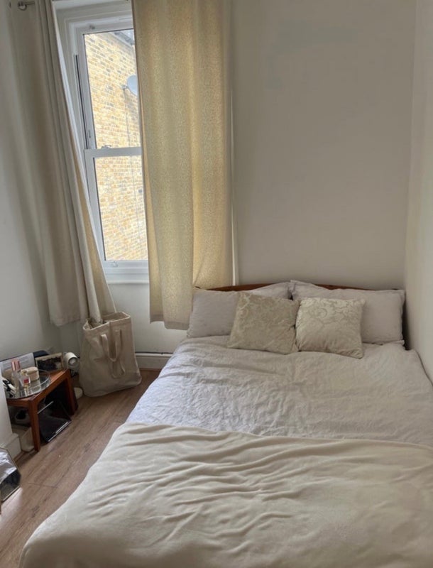 Room Croxley Road in City of Westminster