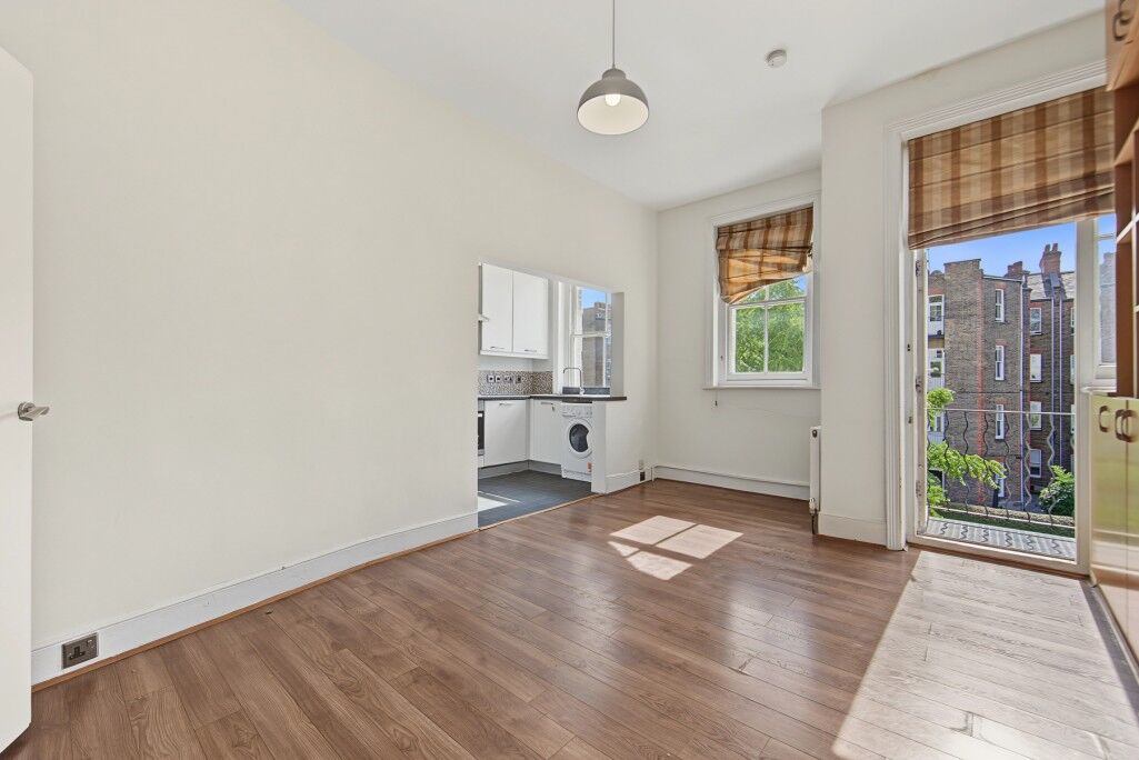 Flat Grantully Road in City of Westminster