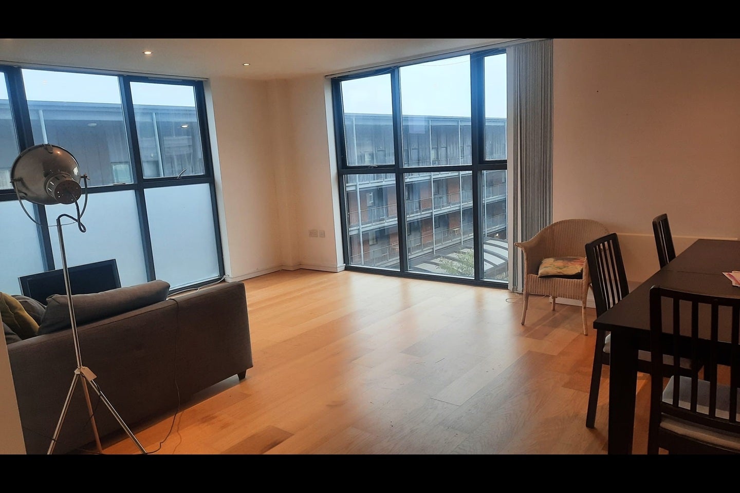 Flat Skypark Road in Bristol