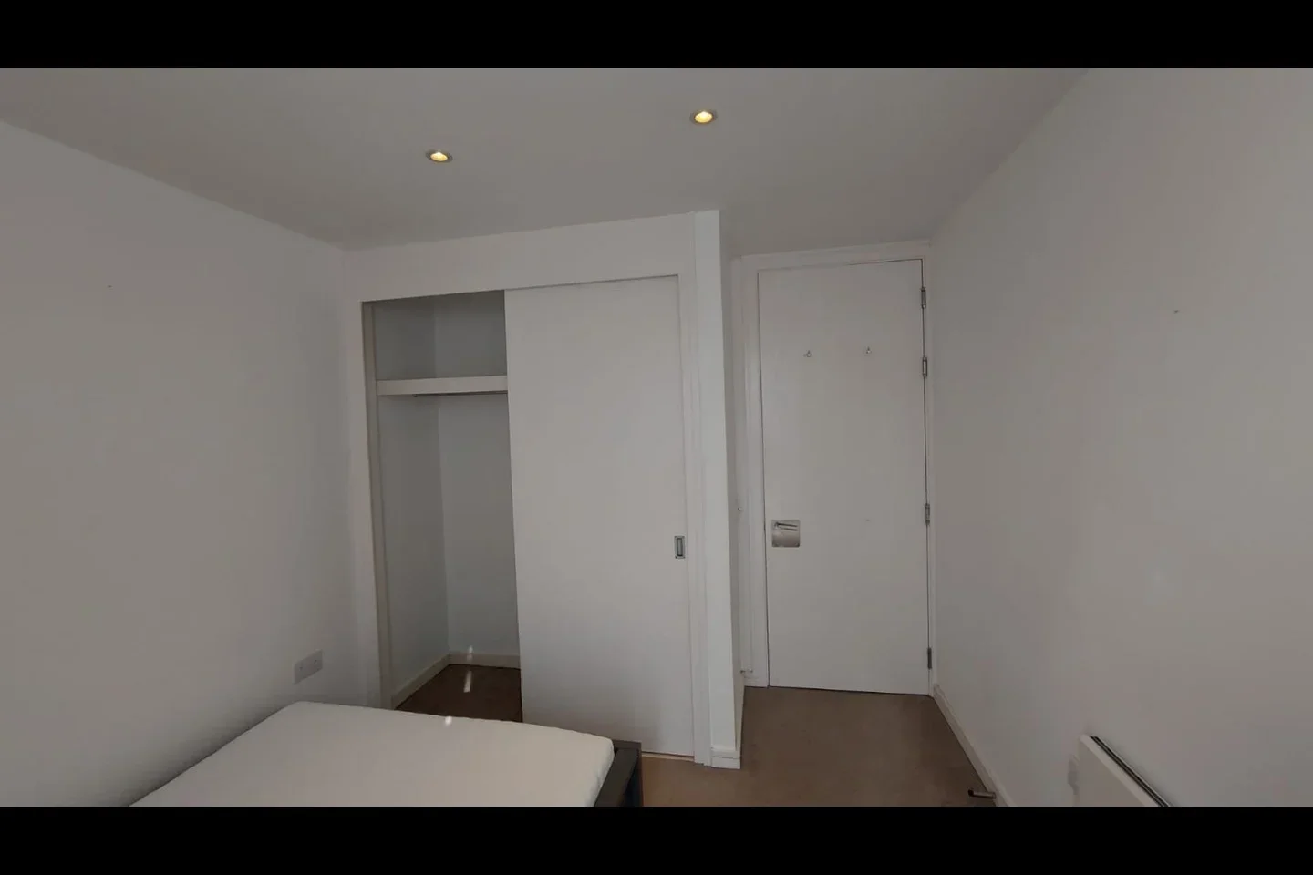 Flat Skypark Road in Bristol
