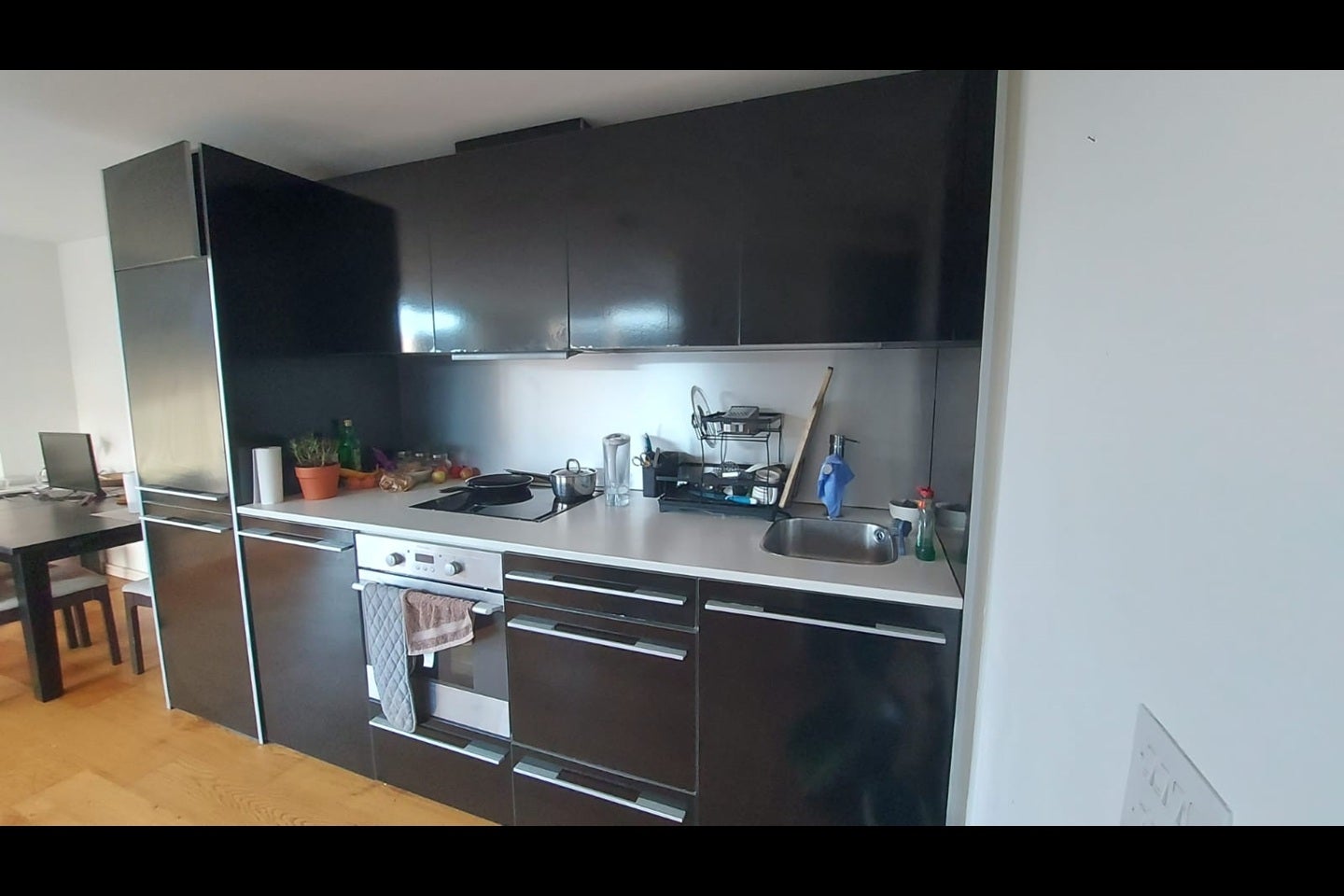 Flat Skypark Road in Bristol