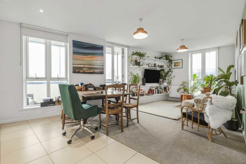 Room Bow Common Lane in Greater London