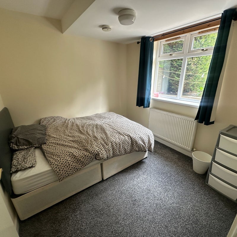 Room Queens Drive in Rochdale
