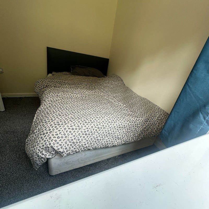 Room Queens Drive in Rochdale