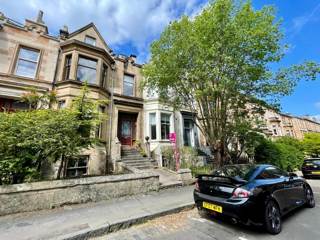 Flat Gibson Street in Glasgow