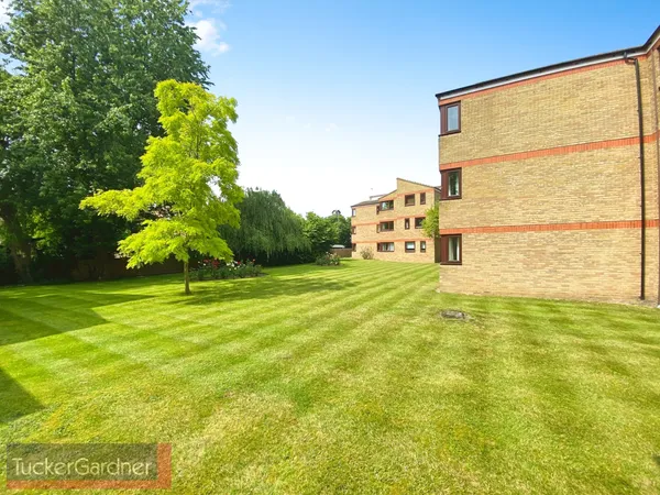Flat Beaulands Close in Cambridge