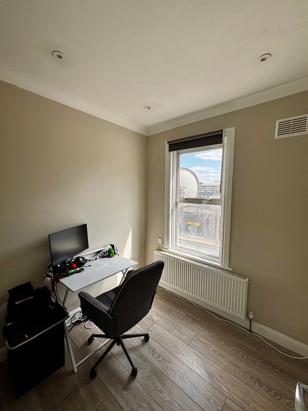 Room Forest Road in Greater London