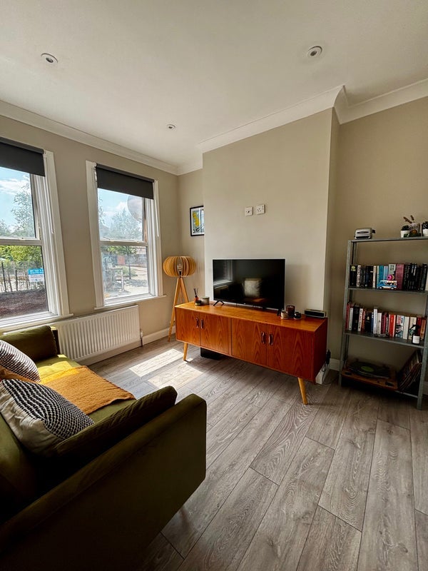 Room Forest Road in Greater London