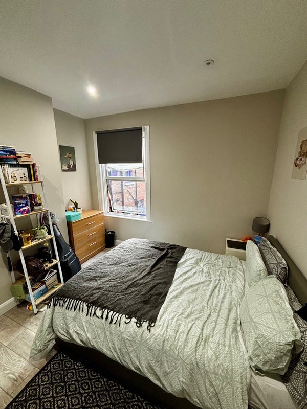 Room Forest Road in Greater London