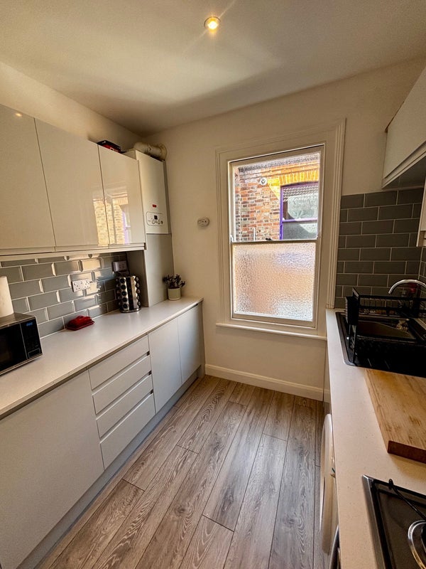 Room Forest Road in Greater London