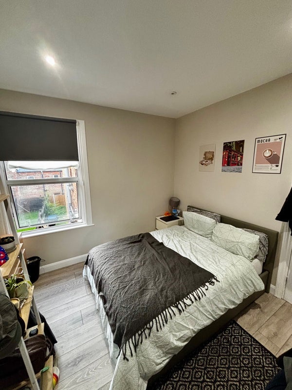 Room Forest Road in Greater London