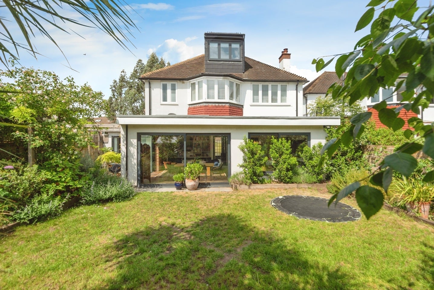 House Temple Sheen Road in Greater London
