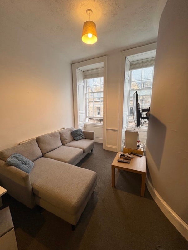Room High Street in City of Edinburgh