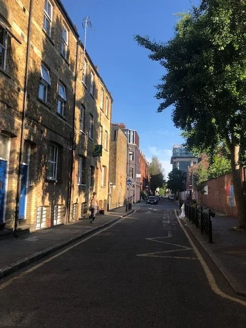 Flat Settles Street in Greater London