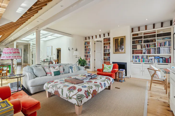 Flat Wyfold Road in Greater London