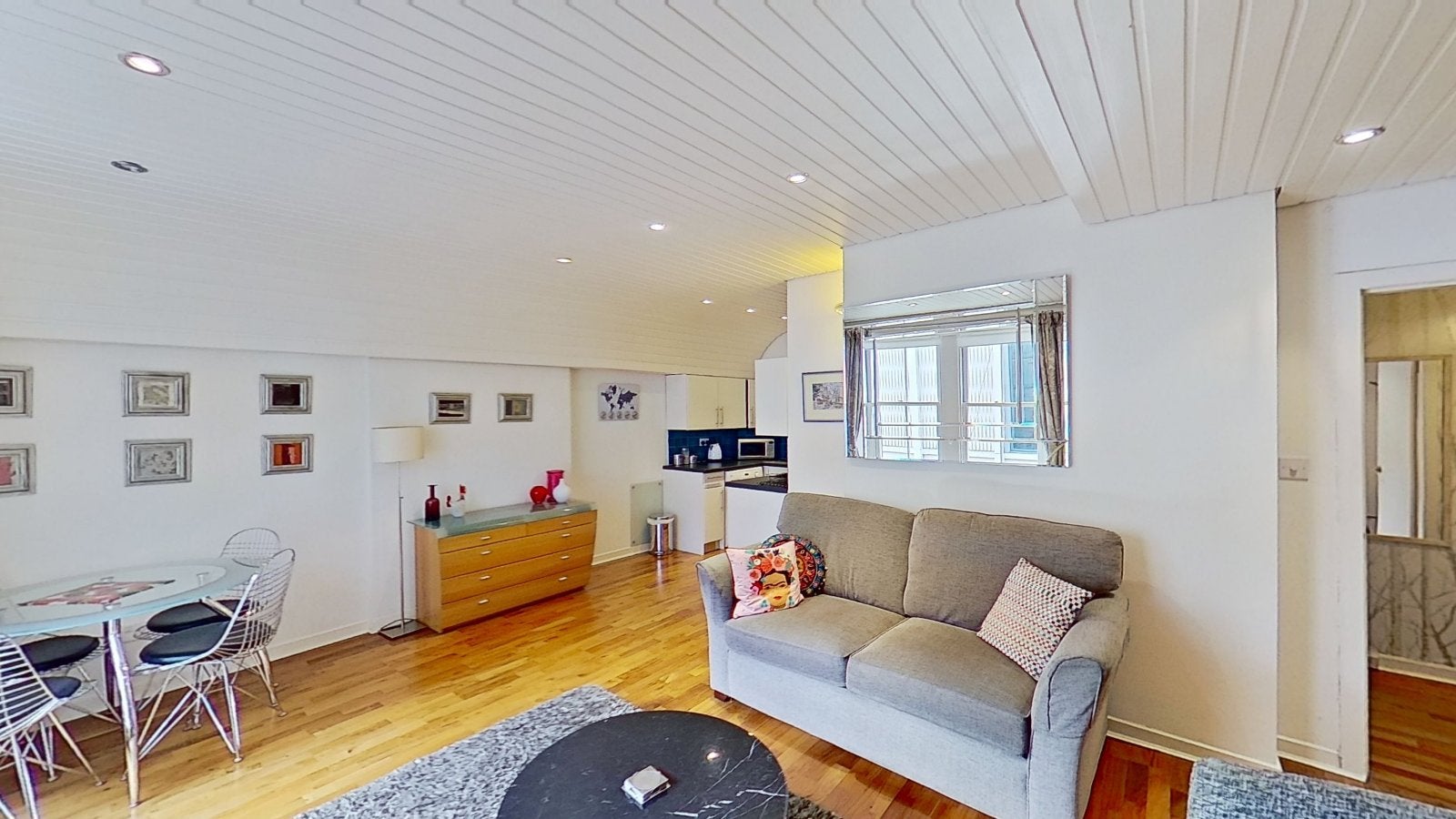 Flat Rose Street in City of Edinburgh