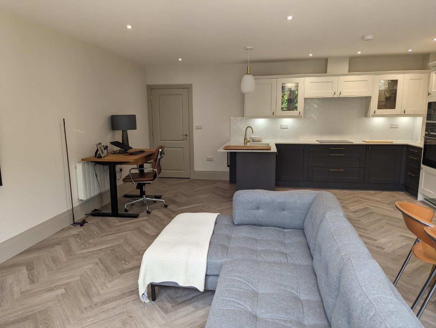 Flat Chewton Farm Road in Highcliffe-on-Sea
