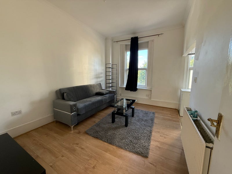 Flat Penge Road in Greater London