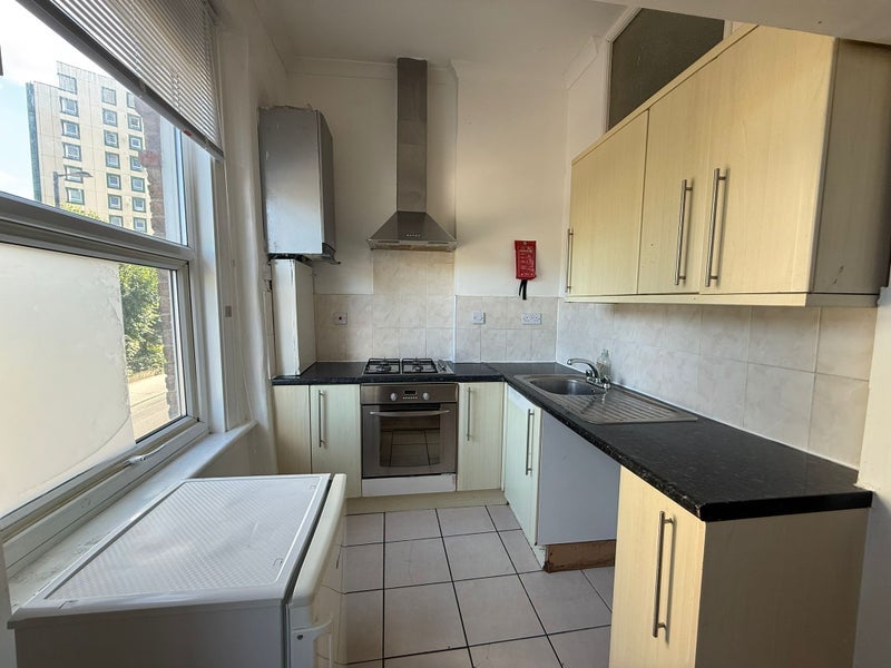 Flat Penge Road in Greater London