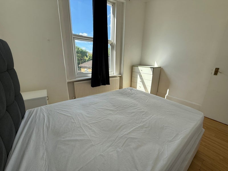 Flat Penge Road in Greater London