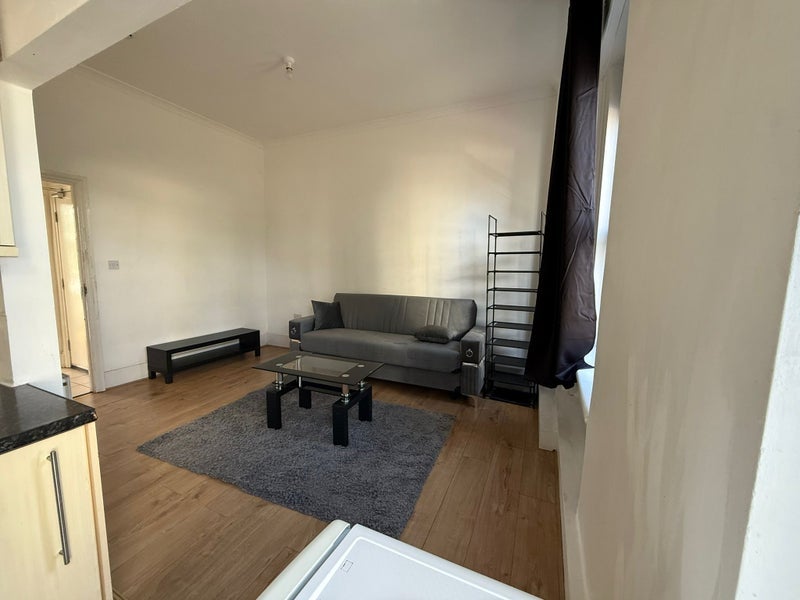 Flat Penge Road in Greater London