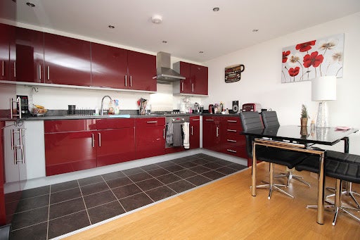Flat Grantham Road in Greater London