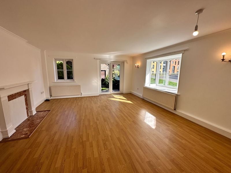 House Dolphin Mews in Chichester