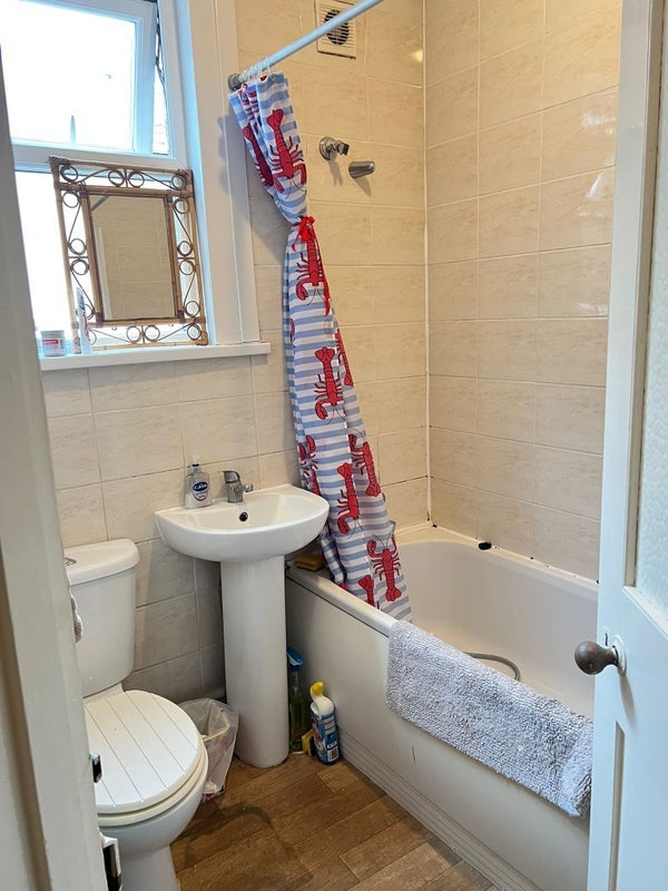 Room Langham Road in Greater London