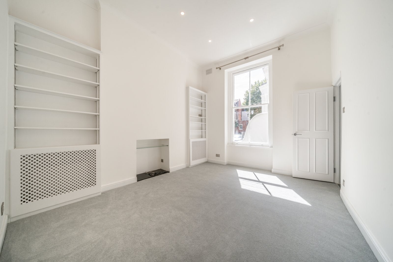 Flat Campden Hill Gardens in Greater London