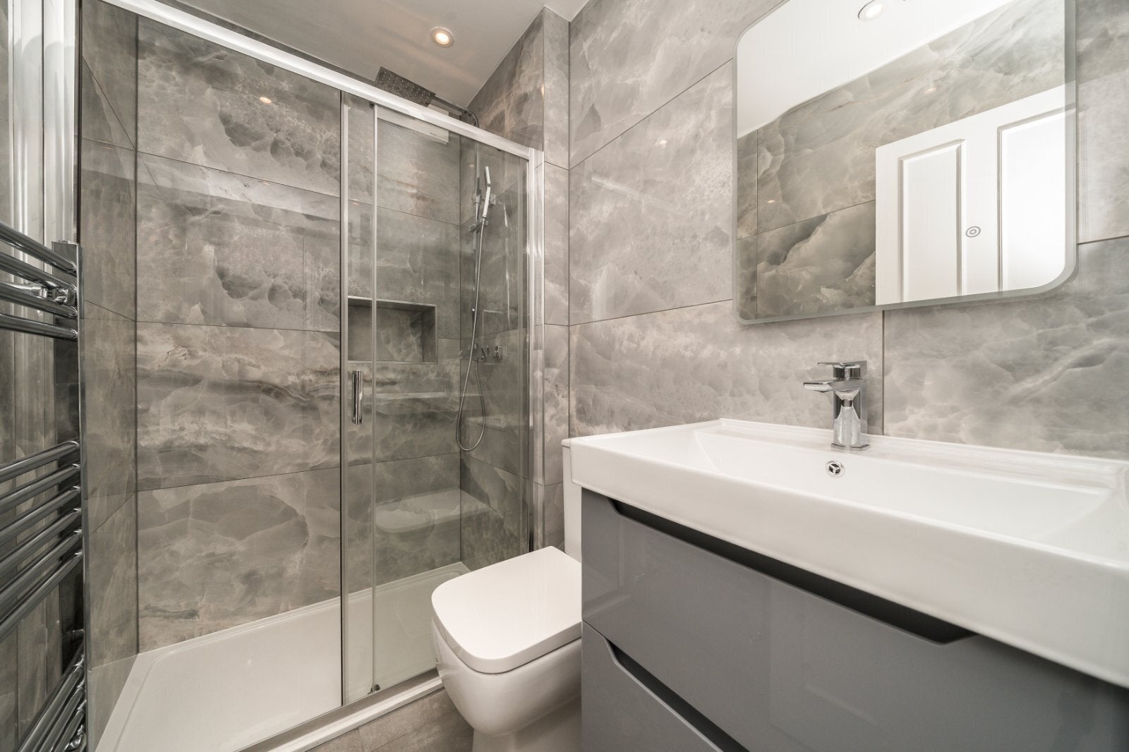Flat Campden Hill Gardens in Greater London