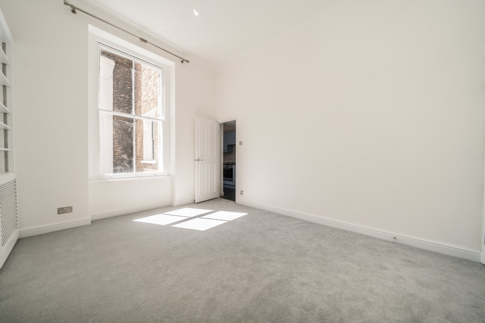 Flat Campden Hill Gardens in Greater London