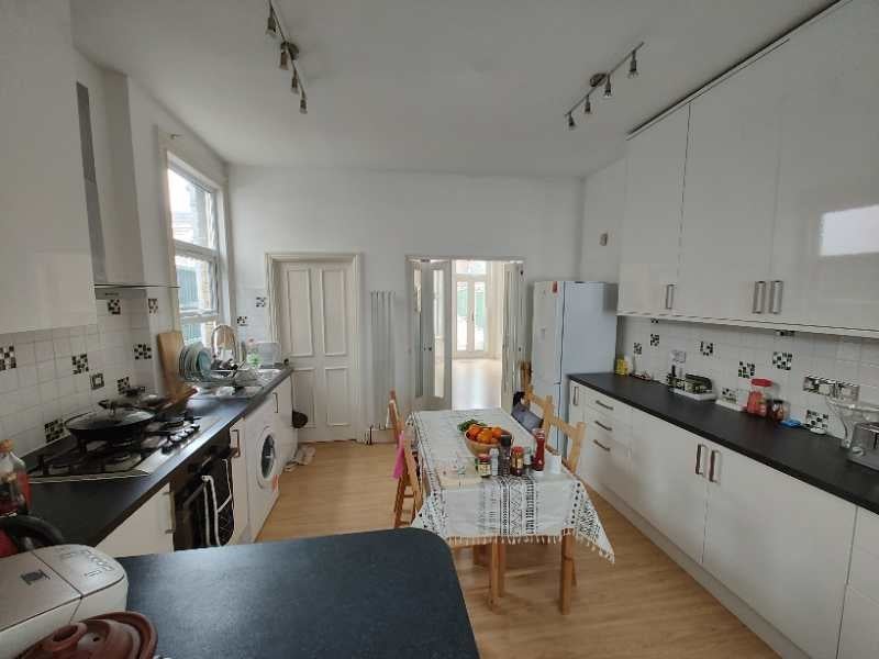 Room Woodstock Road in Greater London