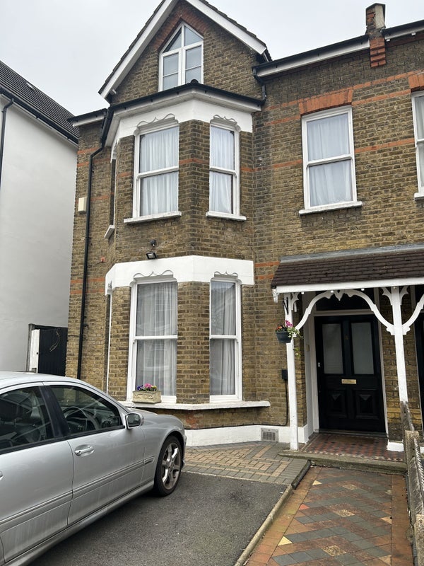 Room Woodstock Road in Greater London